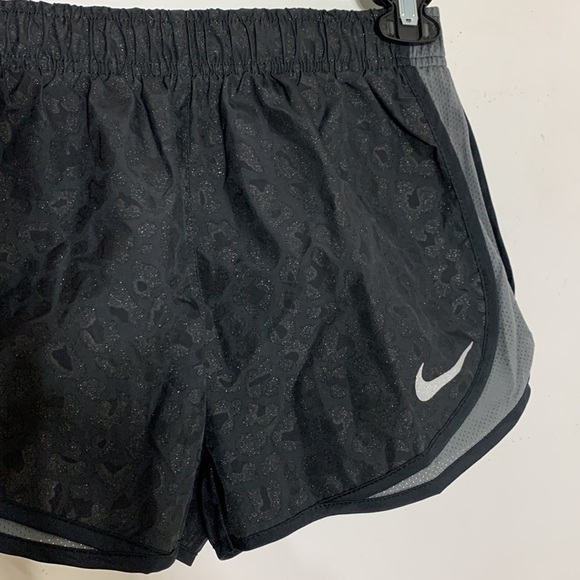 Nike Women's Dri-FIT Tempo Leopard SHIMMER Print Running Shorts XS black - Picture 4 of 13